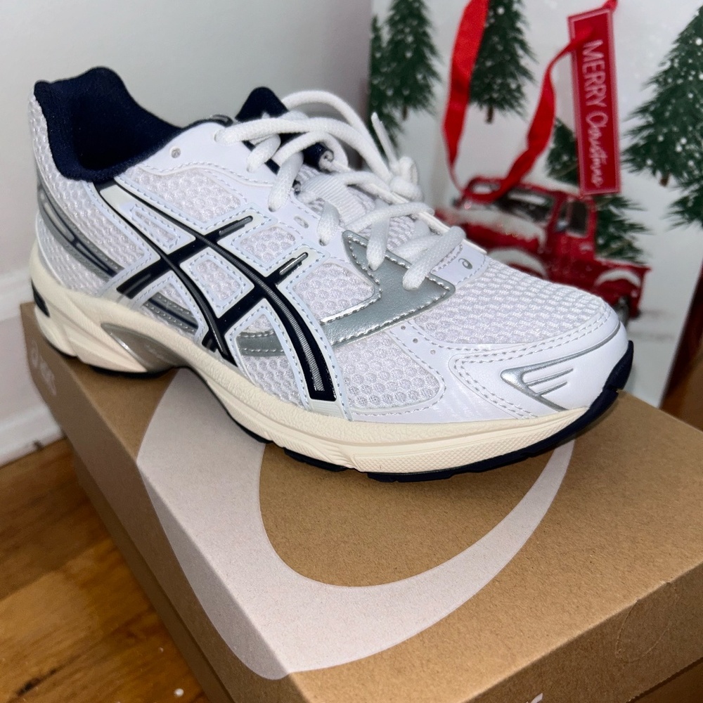 acics gel-1130 with midnight